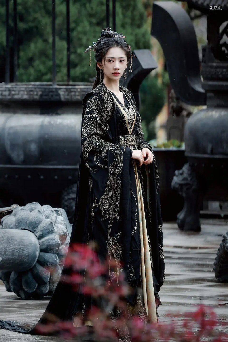 The Enchanting World of Hua Qian Gu:The Demonic Deity and the Splendor of Hanfu