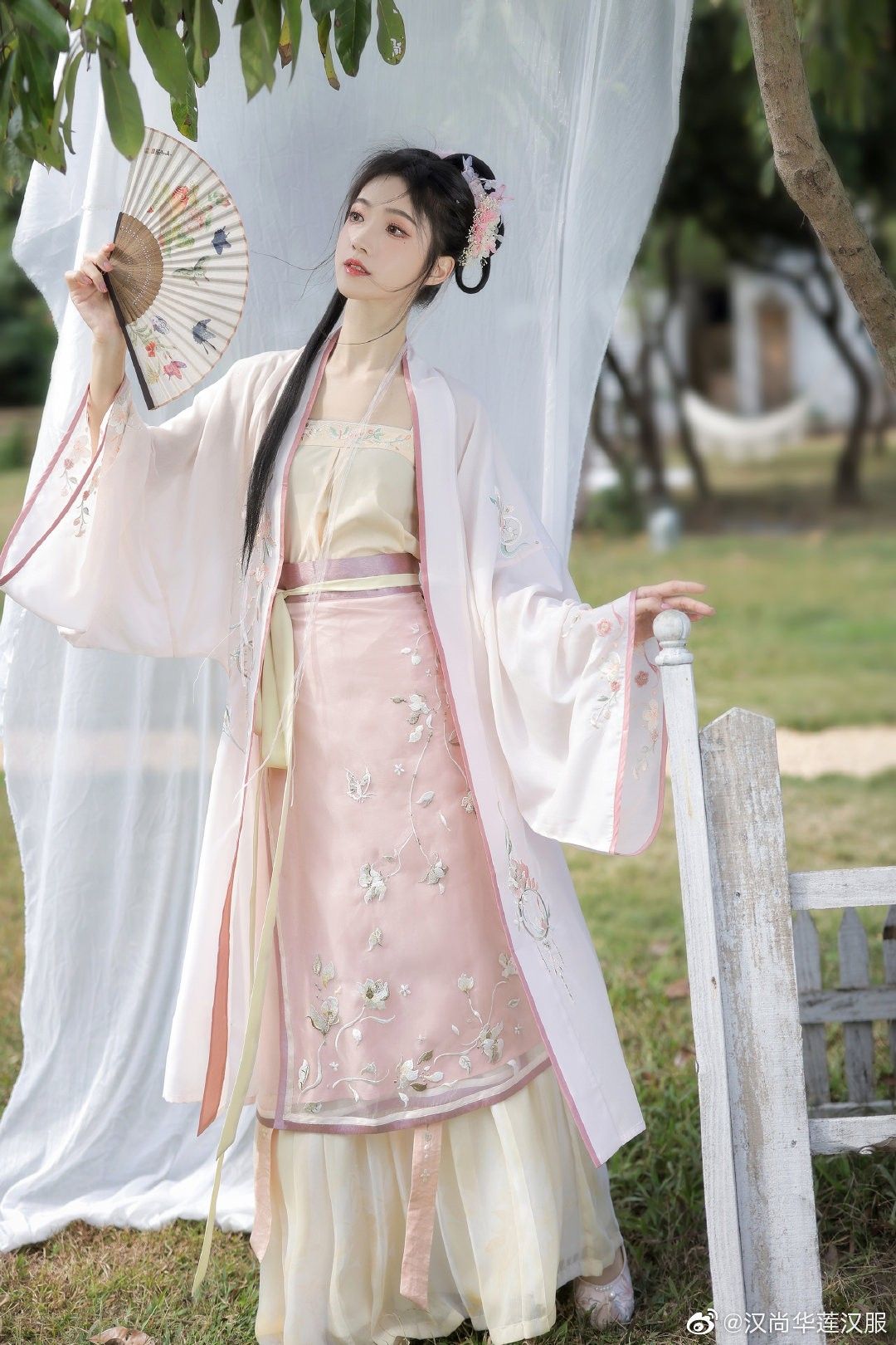 Chinese Childrens Performance Wear:The Splendor of Ma Mian Skirts