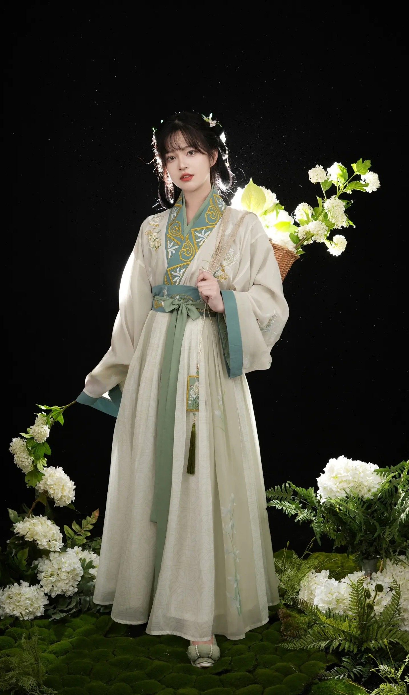 Reinventing Hanfu Fashion for the Petite汉服女子的时尚改良之旅 Reinventing Hanfu Fashion for the Petite汉服女子的时尚改良之旅