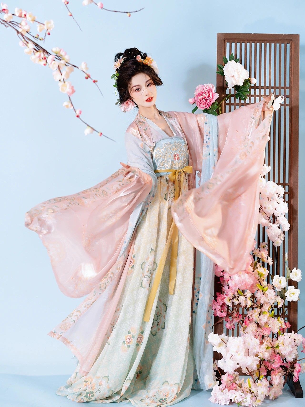 Short and Stylish:The Rise of Mini-Length Cheongsam for Petites Short and Stylish:The Rise of Mini-Length Cheongsam for Petites