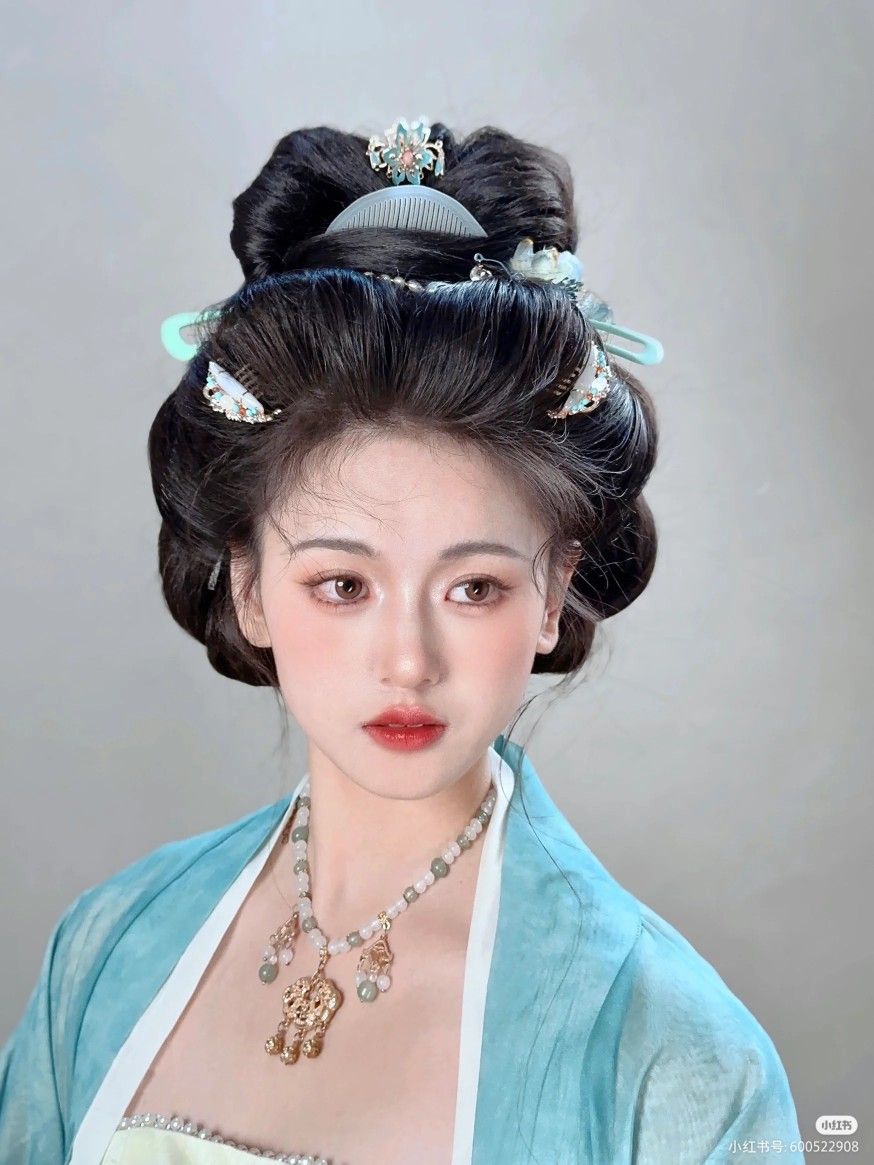 Summer Elegance in Hanfu Robe:A Guide to Respectful Toast Attire
