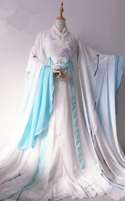 The Student Qipao:High Fashion and Beauty in Traditional Chinese Elegance