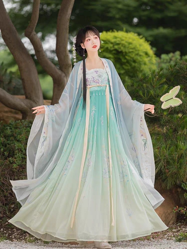 Chahan Fashion:The Splendor of Ru Yi Fang Fei with Ju Jingyis Hanfu Style Chahan Fashion:The Splendor of Ru Yi Fang Fei with Ju Jingyis Hanfu Style