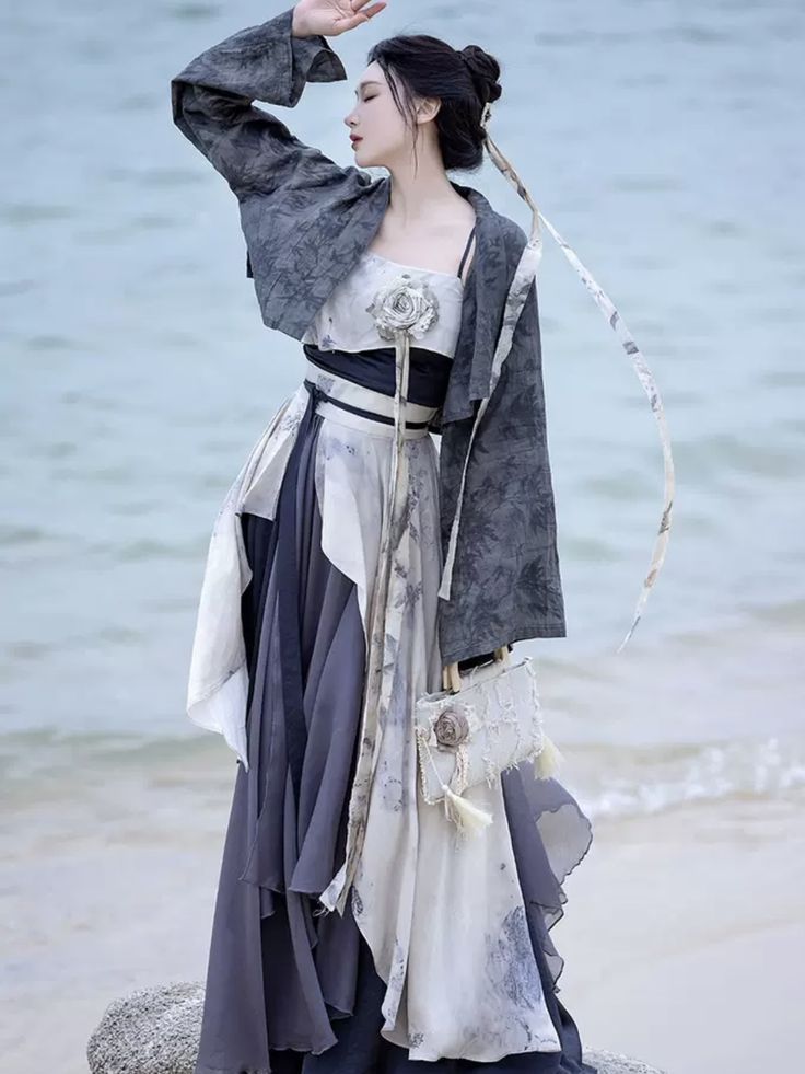 Pregnant Mama in Ming-Style Hanfu:Embracing Tradition and Modernity Pregnant Mama in Ming-Style Hanfu:Embracing Tradition and Modernity