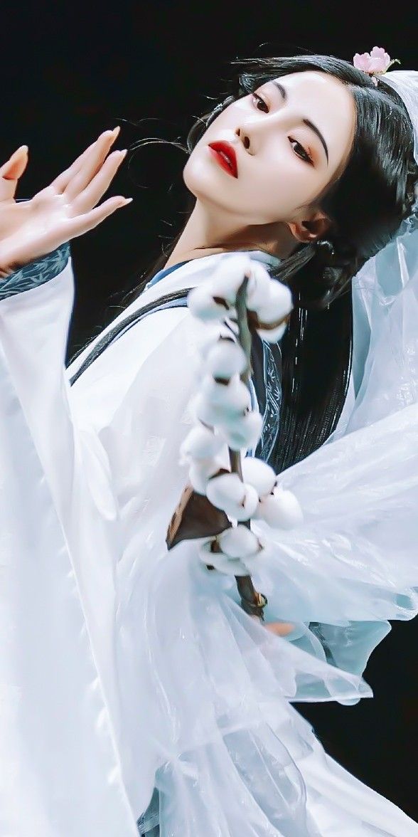 Embracing Traditional Elegance:The New Wave of Qipao Skirts in 2025