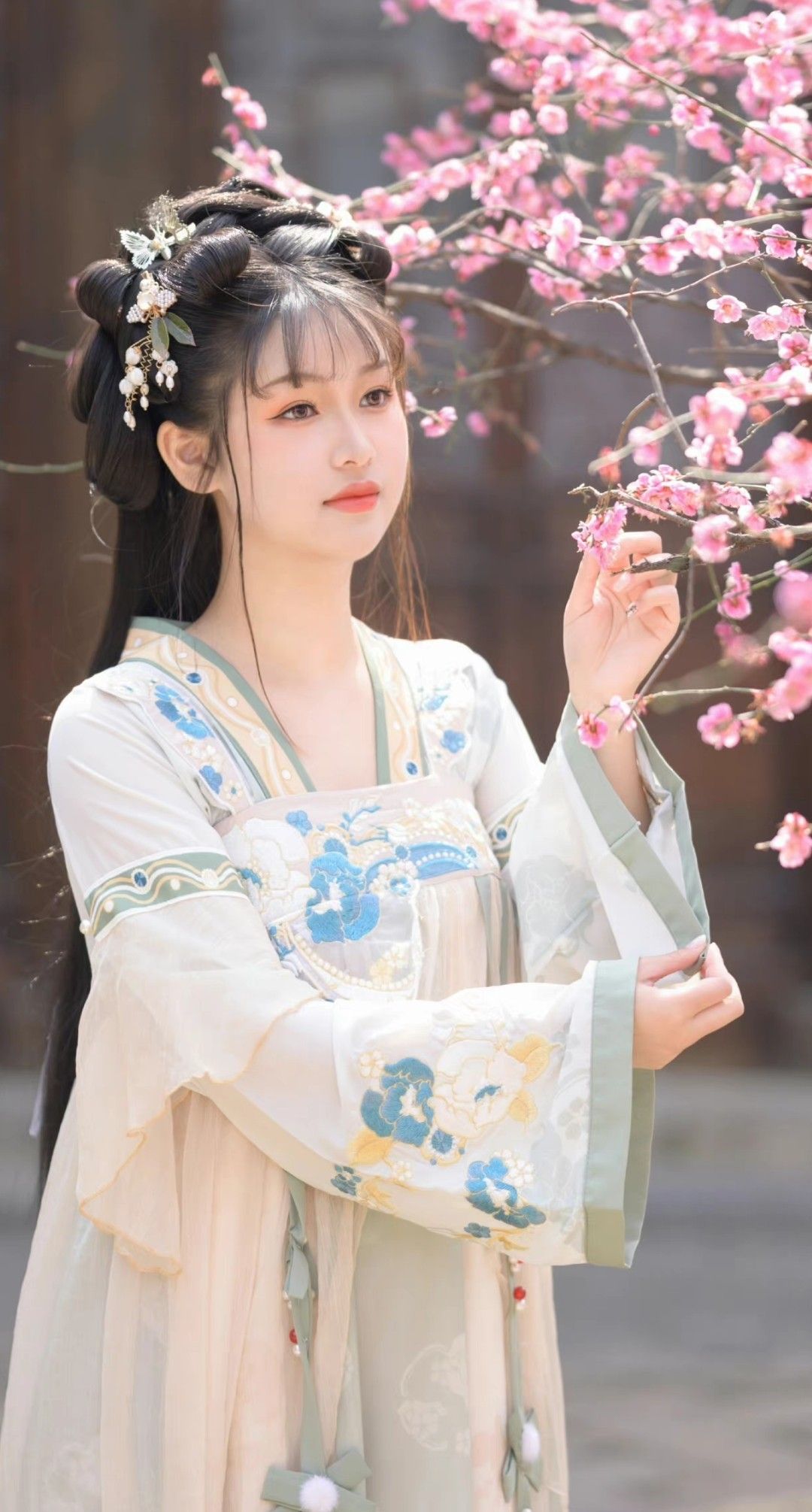 Hanfu Style Diagonal Cross-Body Bags:A Fusion of Traditional Elegance and Modern Aesthetics Hanfu Style Diagonal Cross-Body Bags:A Fusion of Traditional Elegance and Modern Aesthetics