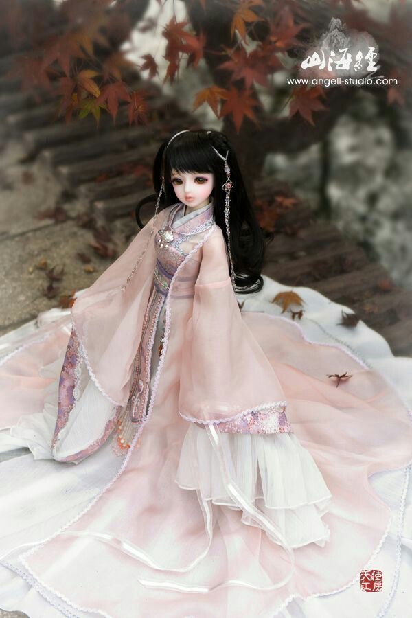 Embracing the Summer with Elegant Cheongsam and Underskirts Embracing the Summer with Elegant Cheongsam and Underskirts