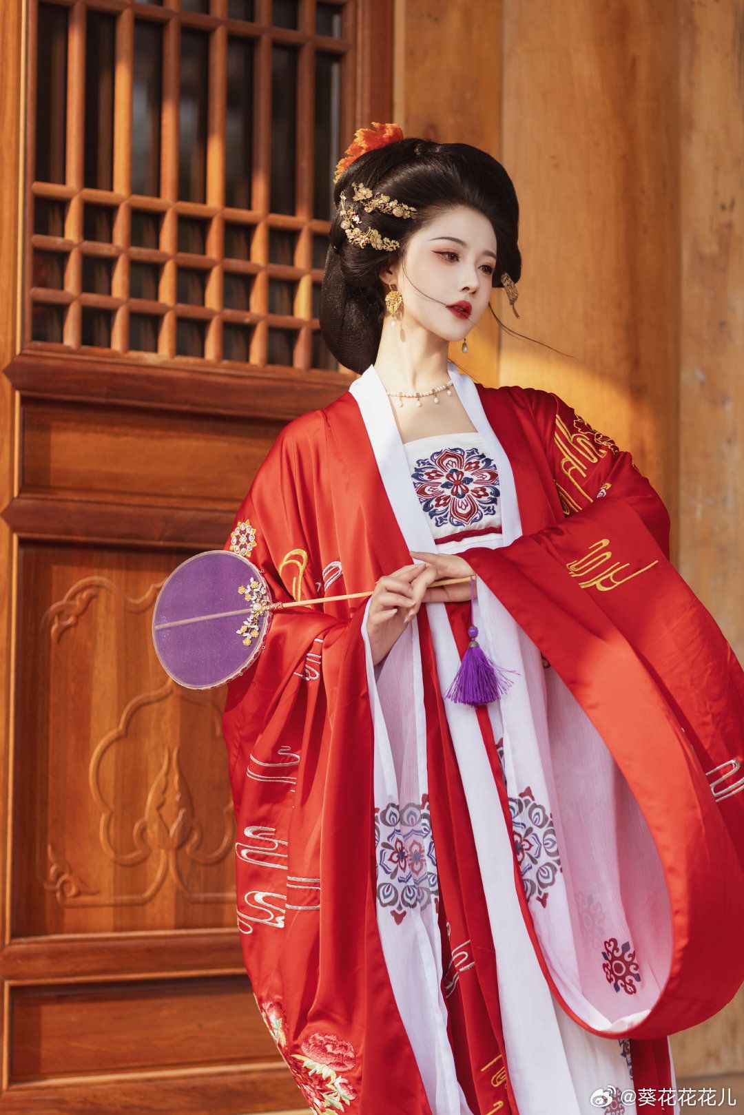 The Rise of Jin-Style Hanfu Costumes:Womens Fashion in the Jin-Wei Period