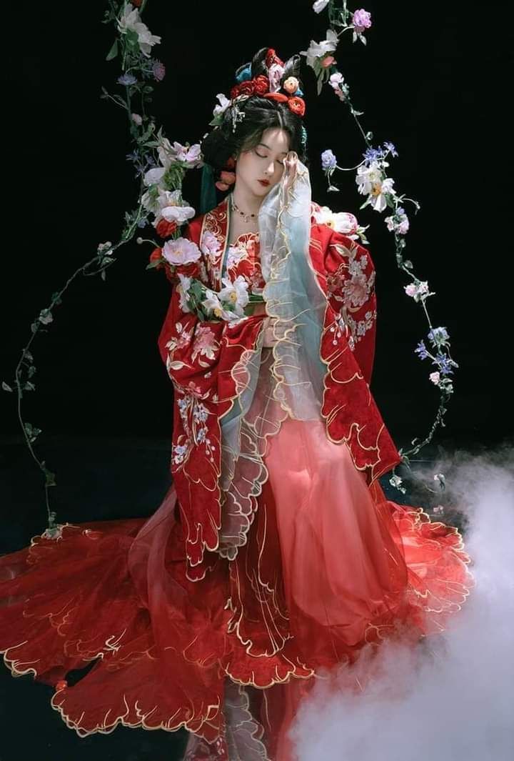 The圣母光环头饰,传统汉服与现代魅力的融合 The圣母光环头饰,传统汉服与现代魅力的融合