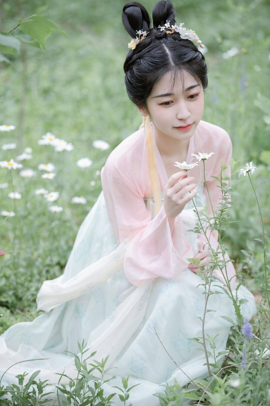 Moon Festival Celebration:A Girl Child in Traditional Hanfu Attire Moon Festival Celebration:A Girl Child in Traditional Hanfu Attire