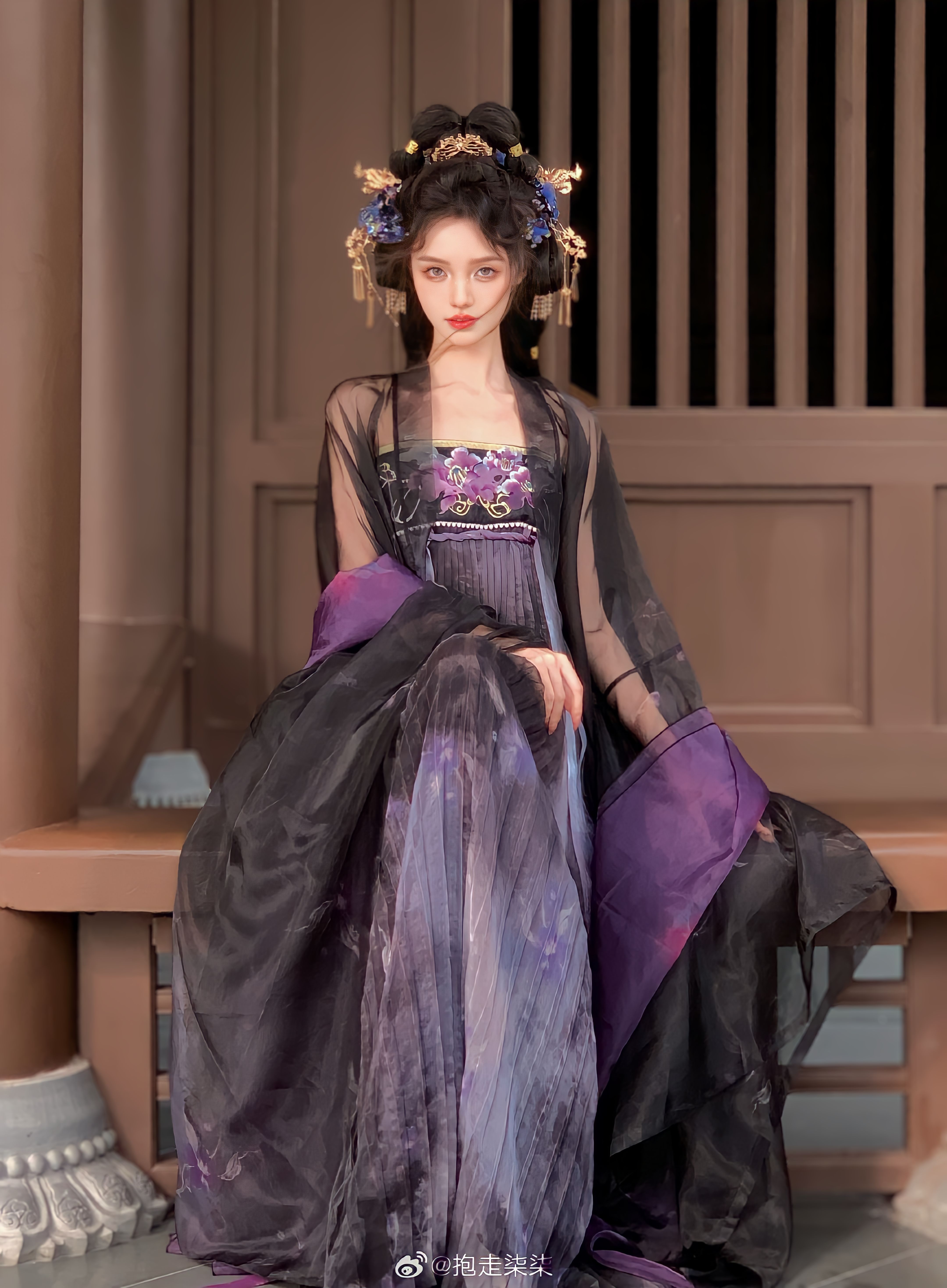 The Elegance of Cheongsam:Matching Shoes for a Traditional Chinese Beauty The Elegance of Cheongsam:Matching Shoes for a Traditional Chinese Beauty