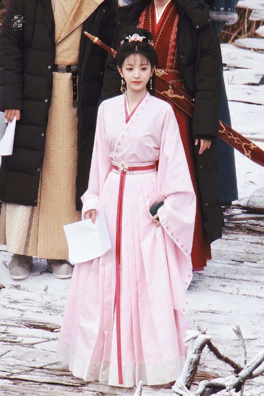 Vintage-Inspired Cheongsam,Shawl,and Overcoat:A Blend of Traditional Elegance and Modern Charm