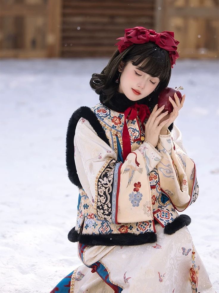 The Little Girl in Traditional Chinese Cheongsam:Embracing the Splendor of National Style The Little Girl in Traditional Chinese Cheongsam:Embracing the Splendor of National Style
