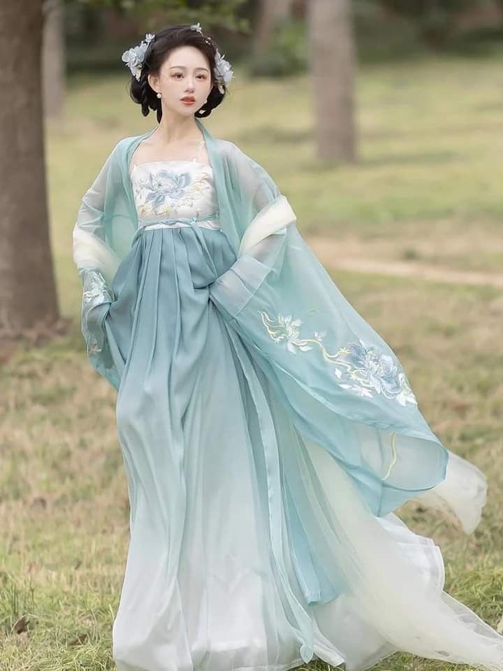 Winter Girls Traditional Chinese Hanfu Costumes:A Guide to Ancient Elegance Winter Girls Traditional Chinese Hanfu Costumes:A Guide to Ancient Elegance
