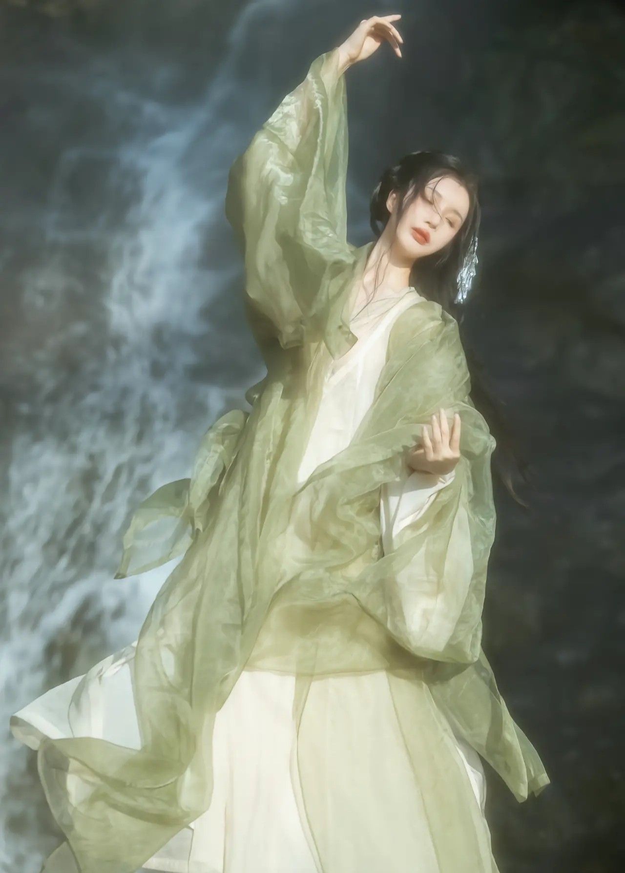 Modernizing the Child Cheongsam:Embracing Traditional Elegance for Teen Girls