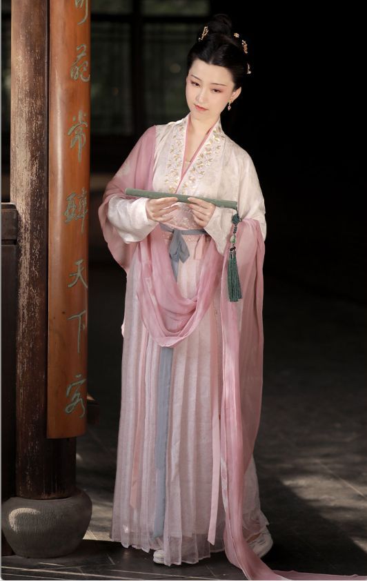 Embracing the New Sino-Chic:The Evolution of Cheongsam-Inspired Fish Tail Skirt Embracing the New Sino-Chic:The Evolution of Cheongsam-Inspired Fish Tail Skirt