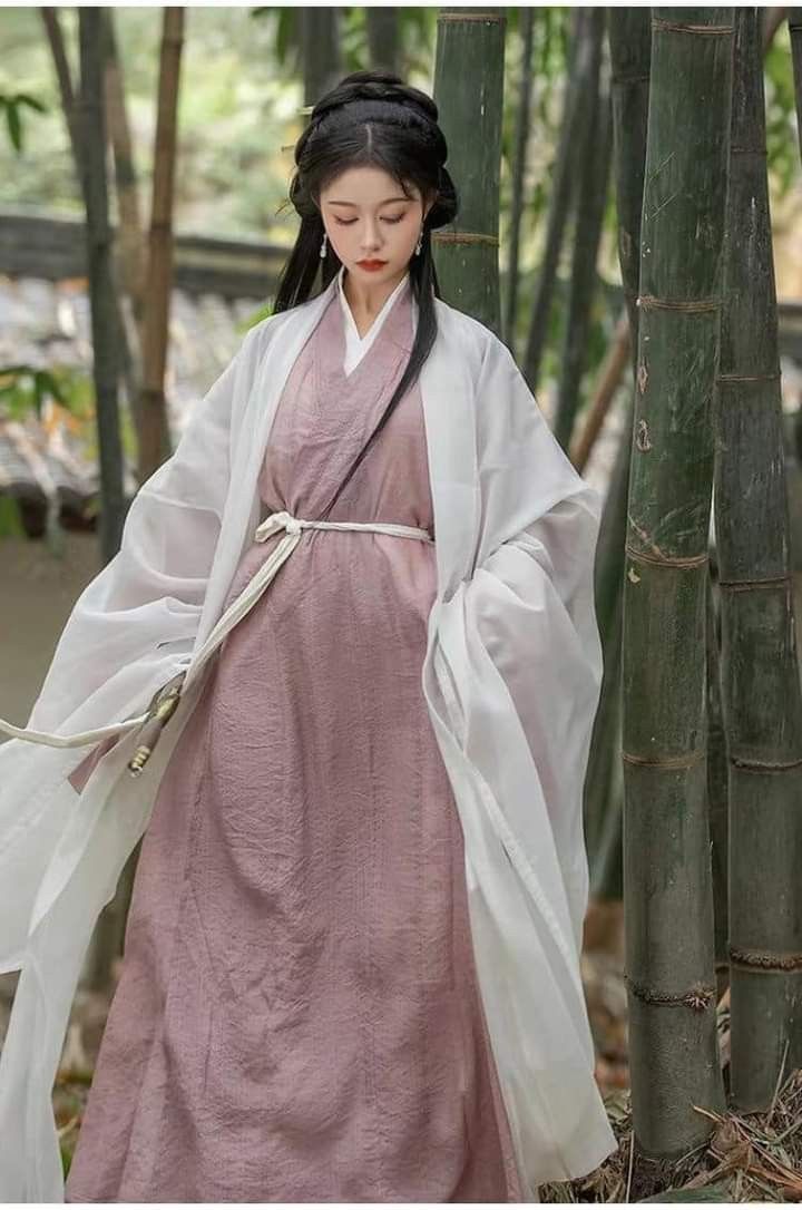 The Enchantment of Jiangnans Misty Rain and Horseface Skirt The Enchantment of Jiangnans Misty Rain and Horseface Skirt