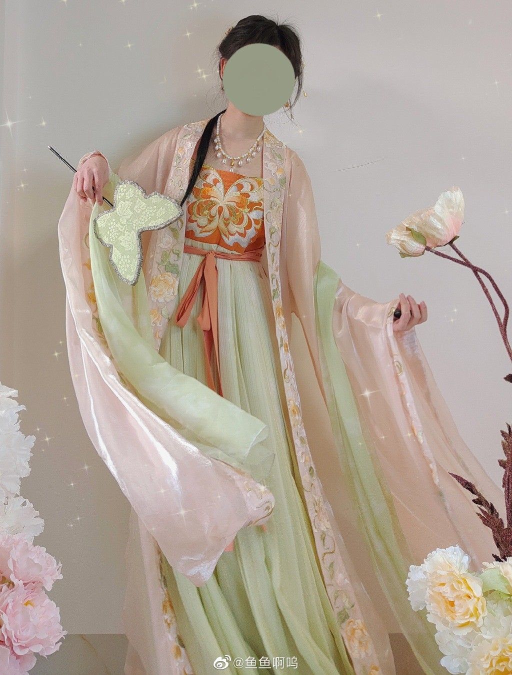 Enhancing the Charm of Mini-Sized Women through Short-Style Cheongsam Redesign Enhancing the Charm of Mini-Sized Women through Short-Style Cheongsam Redesign