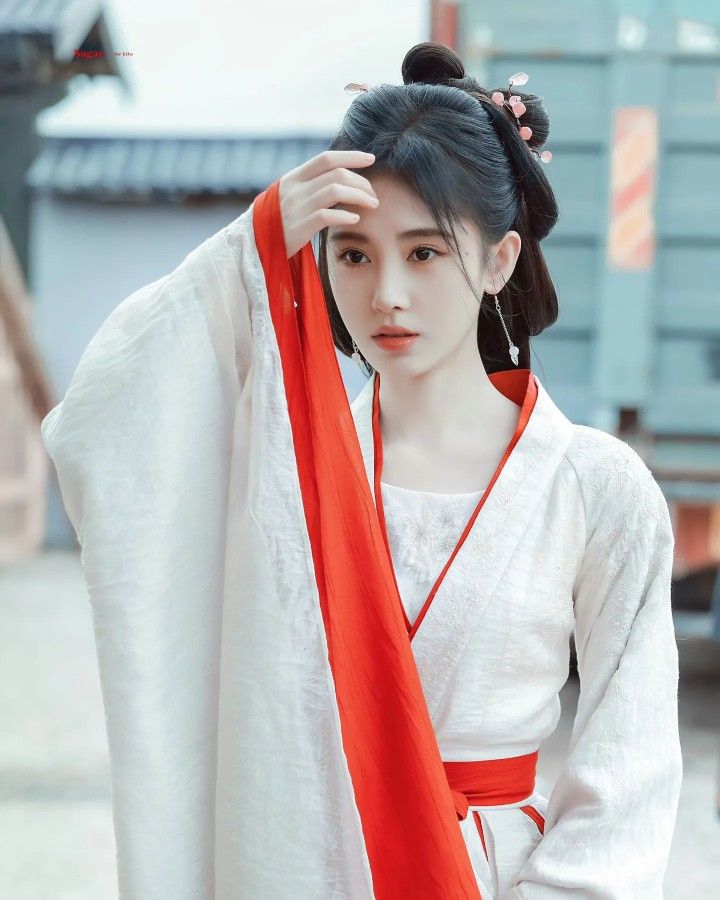 Elevating Traditional Elegance:The Rise of Hanfu Shoes with Thickened Soles Elevating Traditional Elegance:The Rise of Hanfu Shoes with Thickened Soles