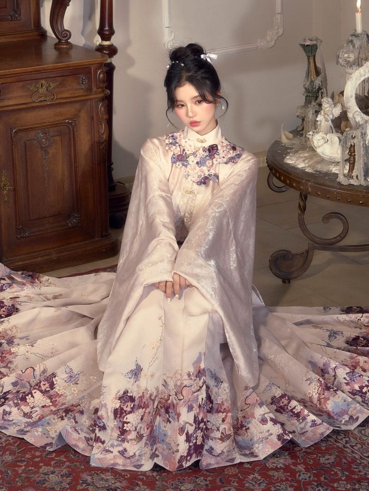 Embracing Traditional Chinese Splendor:The Journey of 150 Original Hanfu Fashion Embracing Traditional Chinese Splendor:The Journey of 150 Original Hanfu Fashion