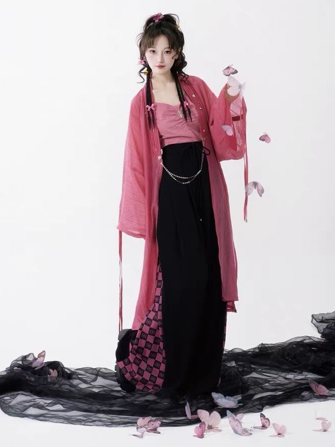 Mini-Size Charm:The Allure of Cheongsam with Seven-Quarter Length Sleeves