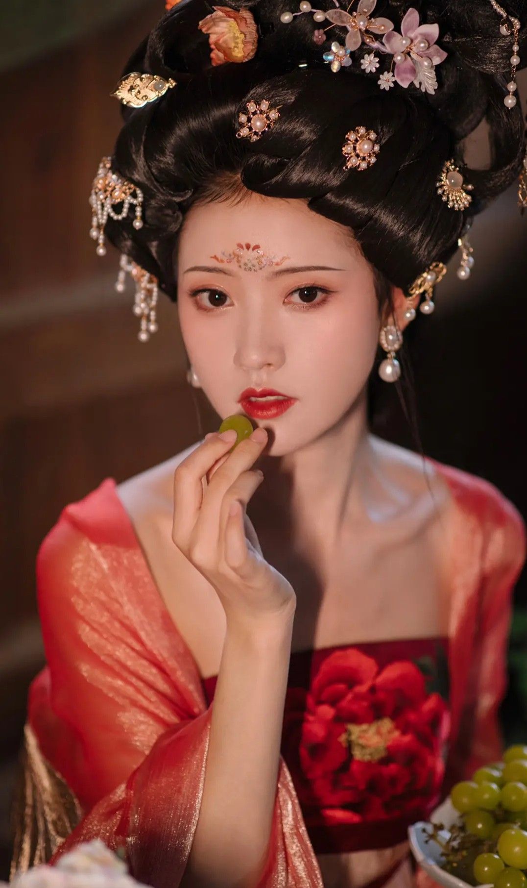 Traditional Tang-Style and Hanfu Costumes for Women in Summer