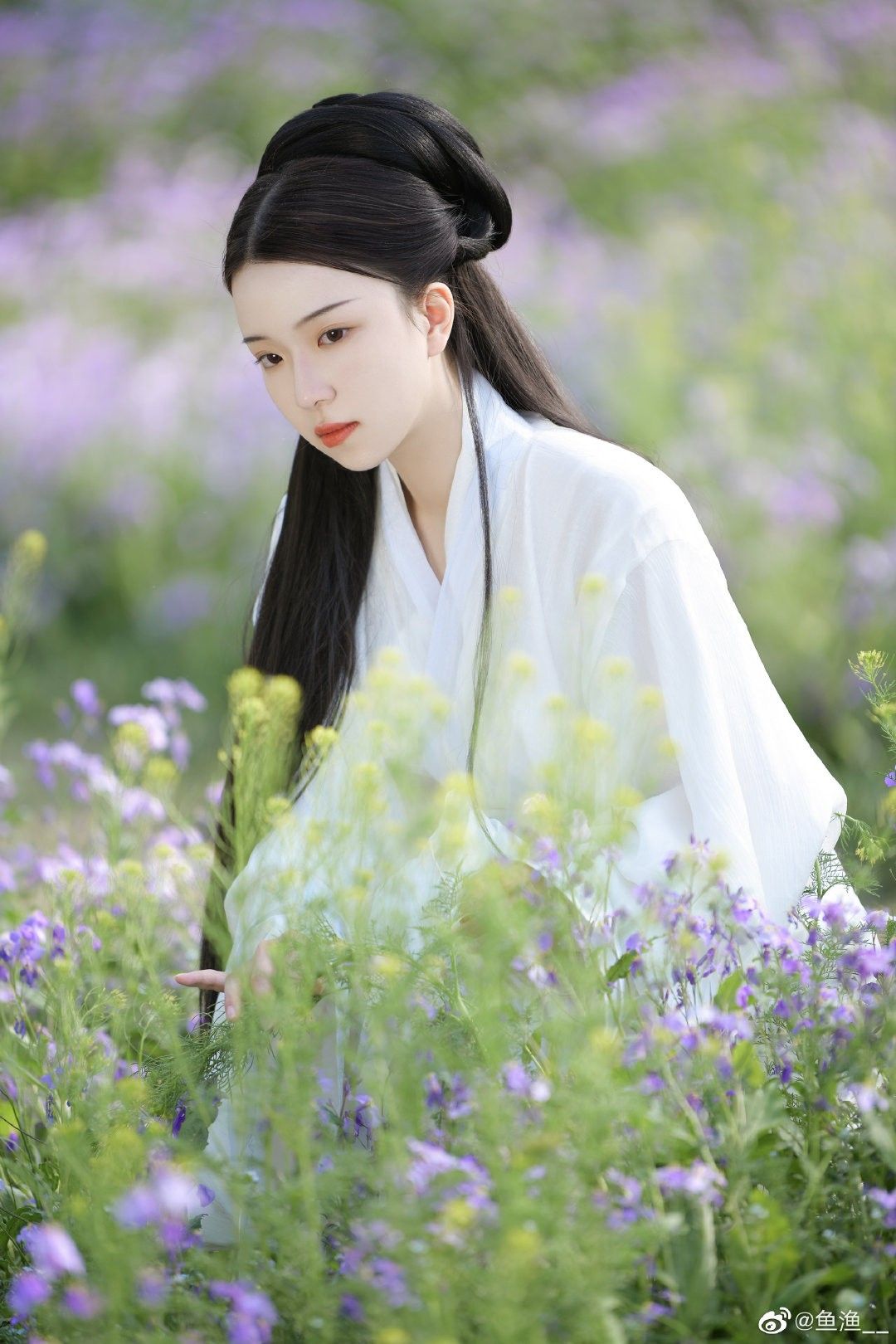 Improved Short-Style Hanfu Costumes:A Blend of Tradition and Modernity