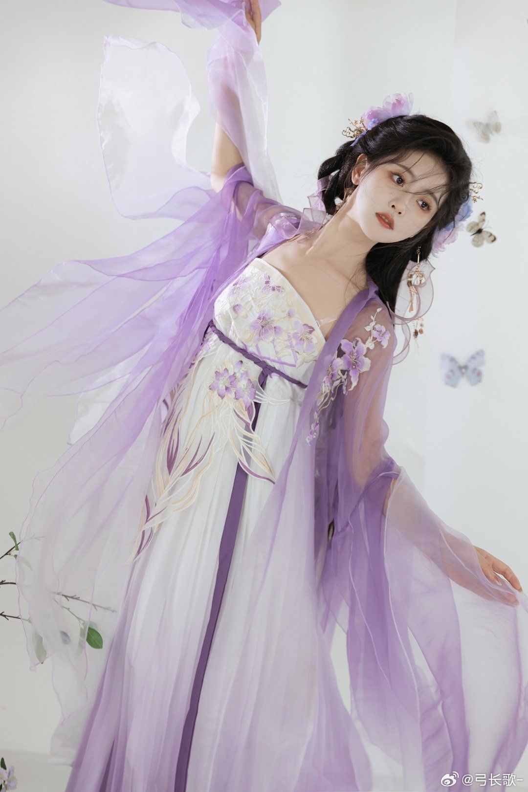 Red Apple Cheongsam:The Cultural Splendor of Suzhou