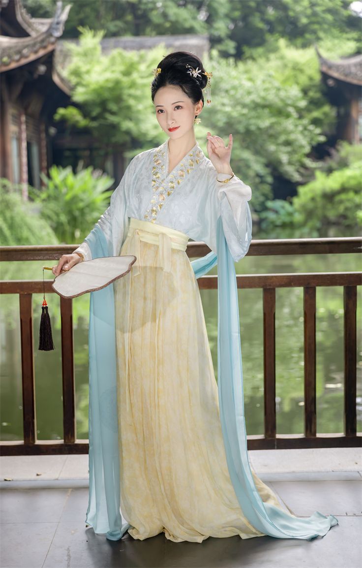 Sub-Jin Original Hanfu:The Unmatched Elegance of Uncolored Splendor Sub-Jin Original Hanfu:The Unmatched Elegance of Uncolored Splendor