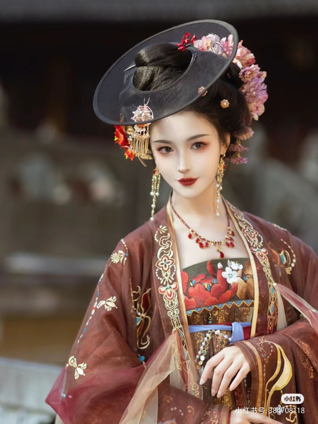 Peach Blossom Elegance:The Rise of Tang-Style Womens Clothing with Chinese Pink