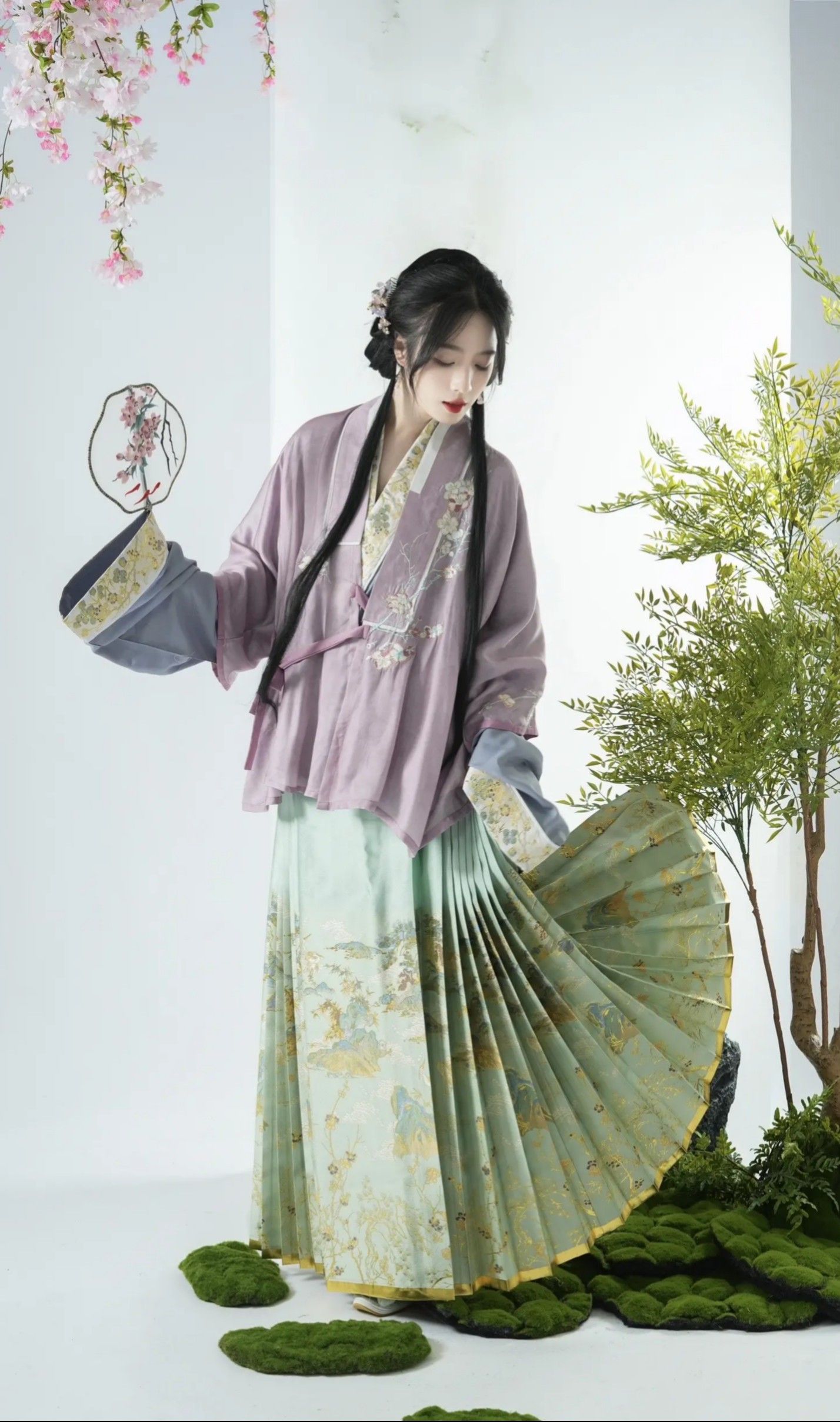 The Splendor of Traditional Chinese Fashion:Accessories for the Hanfu Fashion Show
