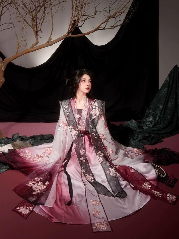 The Revival of Hanfu:Exploring the Beauty of Ancient and Modern Chinese Traditional Clothing The Revival of Hanfu:Exploring the Beauty of Ancient and Modern Chinese Traditional Clothing
