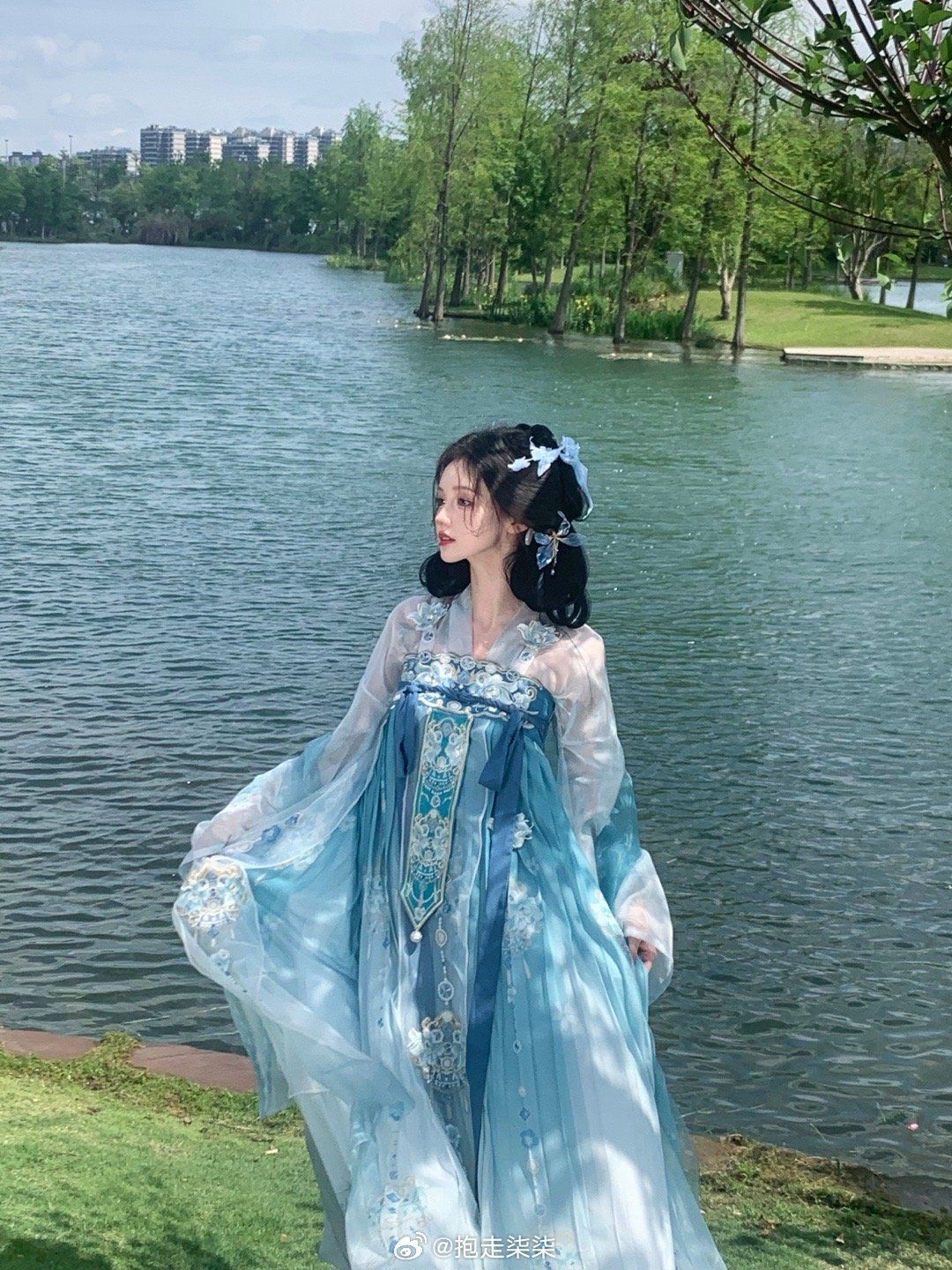 The Hanfu Drop-Preventing Wonders:A Guide to Keeping Your Traditional Attire in Place The Hanfu Drop-Preventing Wonders:A Guide to Keeping Your Traditional Attire in Place