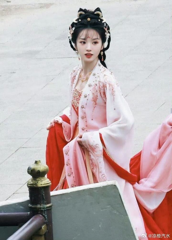 Rams手办与汉服,跨越次元的传统魅力 Rams手办与汉服,跨越次元的传统魅力