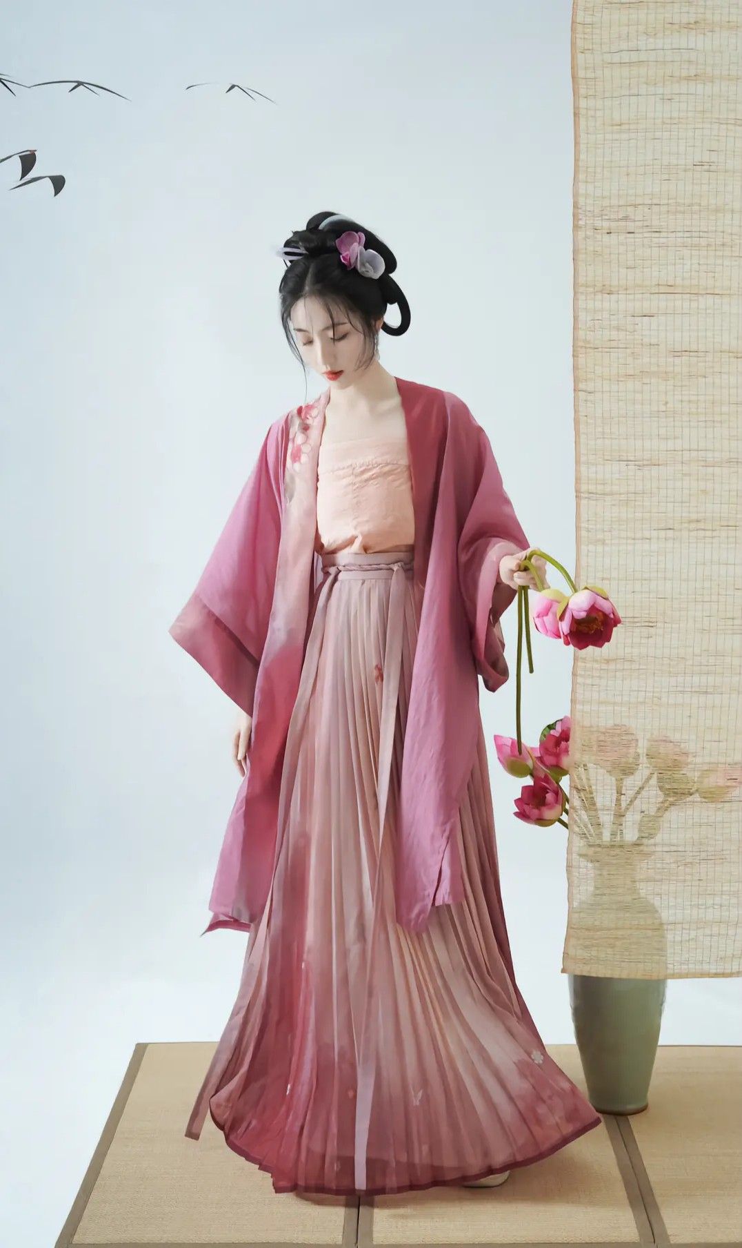 The Elegance of Hanfu Two-Piece Dress:A Blend of Tradition and Modernity The Elegance of Hanfu Two-Piece Dress:A Blend of Tradition and Modernity