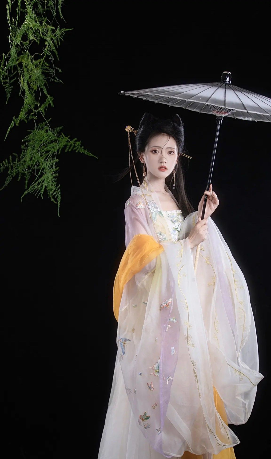 The Splendid Charm of Hanfu Fringes and Tassel Sleeves The Splendid Charm of Hanfu Fringes and Tassel Sleeves