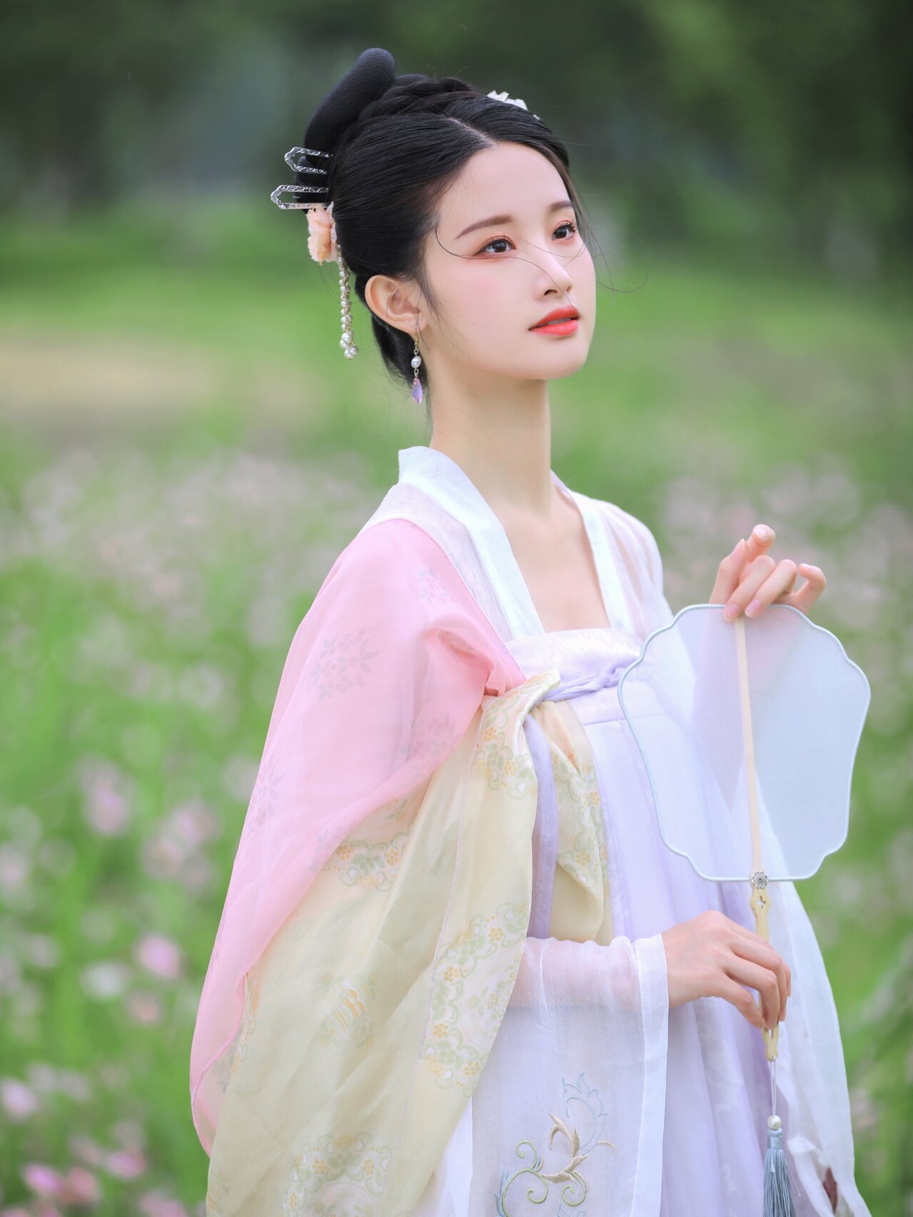 Embracing the New Sino-Chic Cheongsam Ensemble for Women Embracing the New Sino-Chic Cheongsam Ensemble for Women