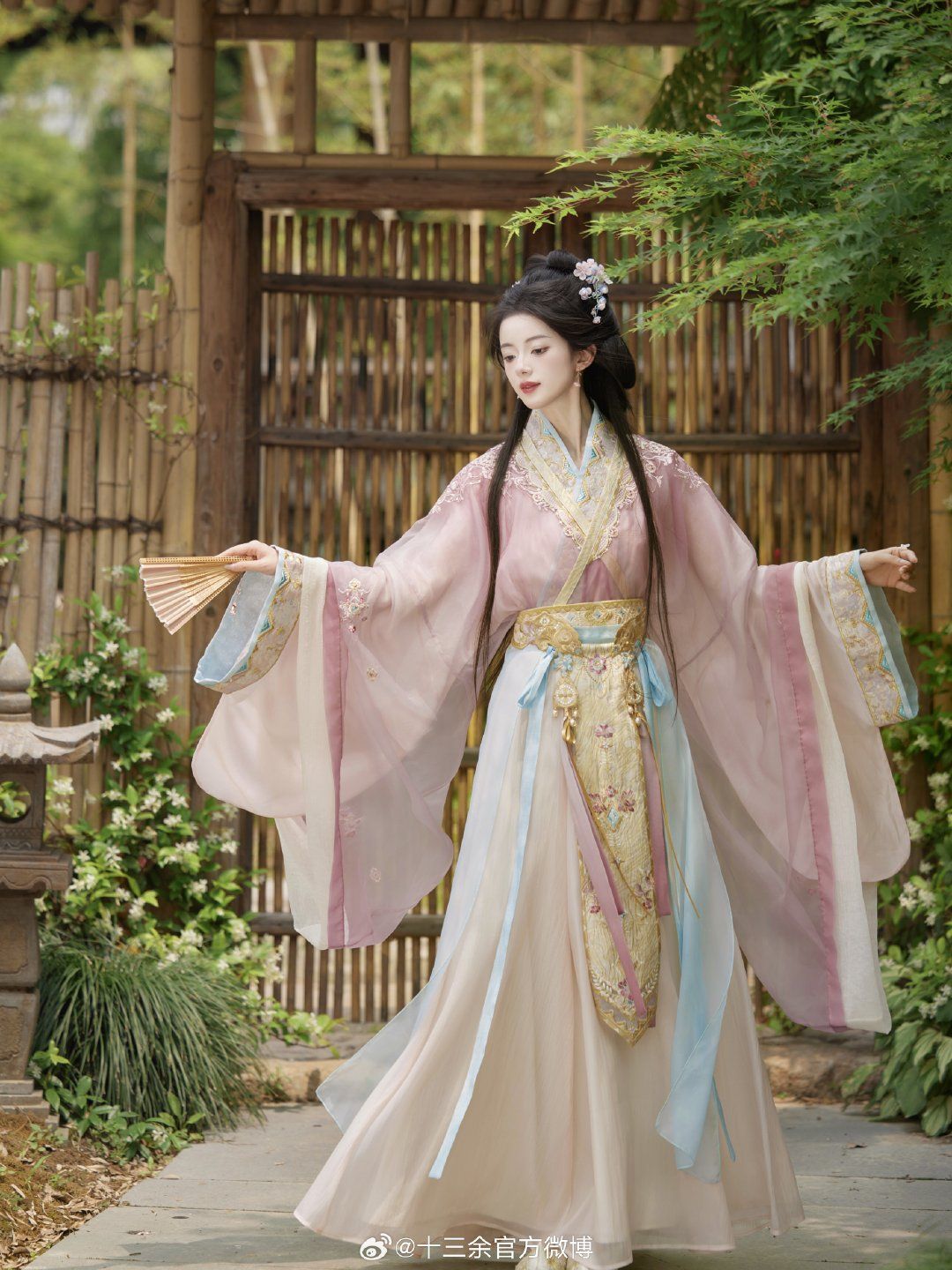 Winter Cheongsam and Shoe Pairing:A Guide to Traditional Elegance Winter Cheongsam and Shoe Pairing:A Guide to Traditional Elegance