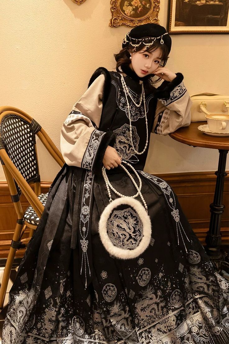 The Revival of a Classic:The Bean Green Faux-Ribbon Hanfu Fashion