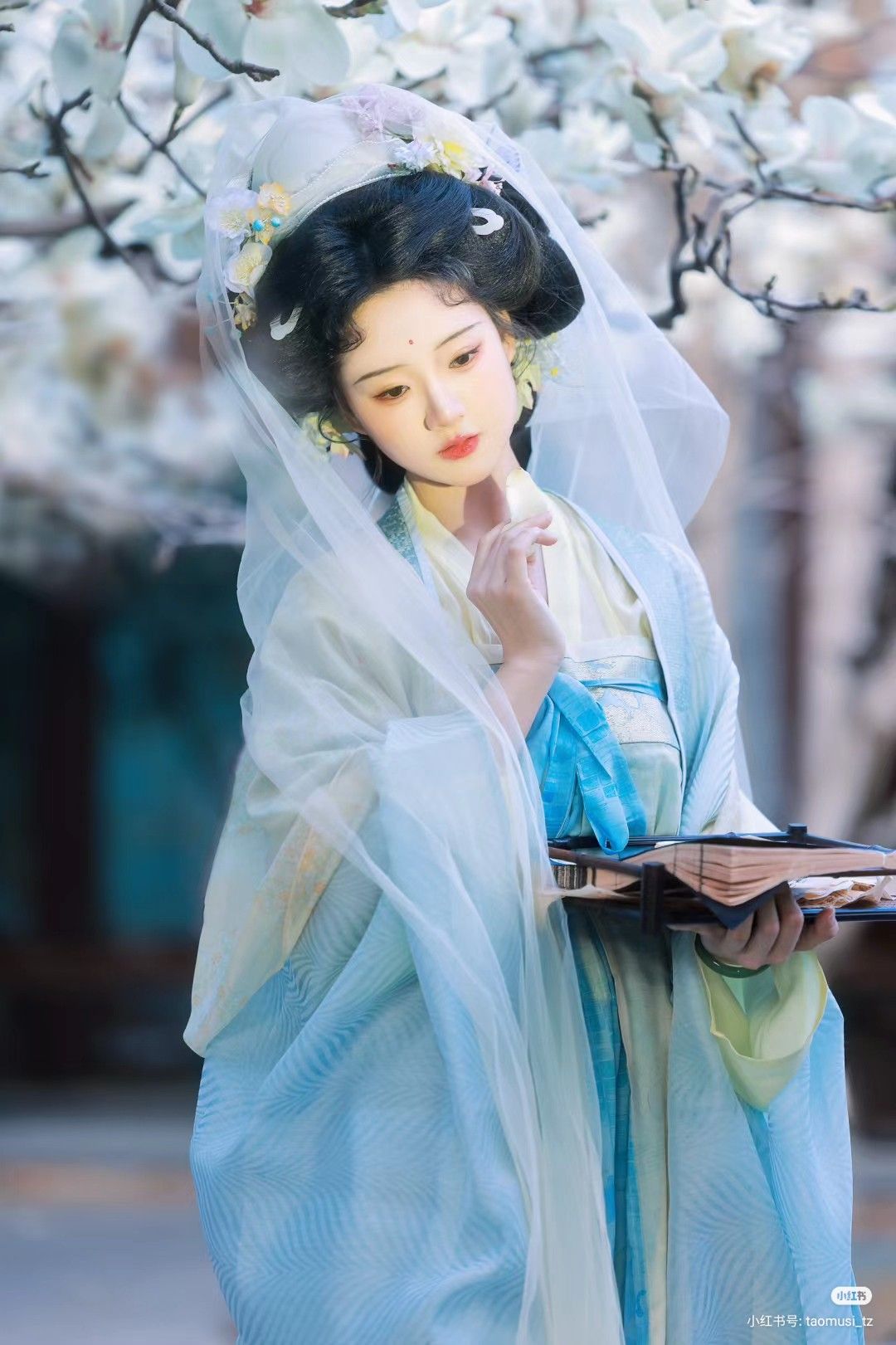 Traditional Tang Suit for Children in Spring and Autumn Traditional Tang Suit for Children in Spring and Autumn