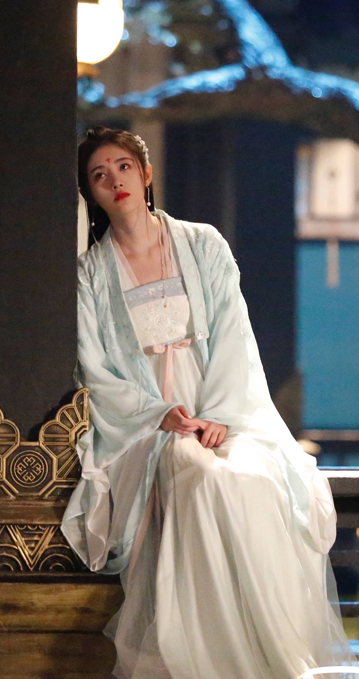 Enhancing the Elegance of Traditional Hanfu Clothing:A Guide to Styling the Cross-Collared Top Enhancing the Elegance of Traditional Hanfu Clothing:A Guide to Styling the Cross-Collared Top