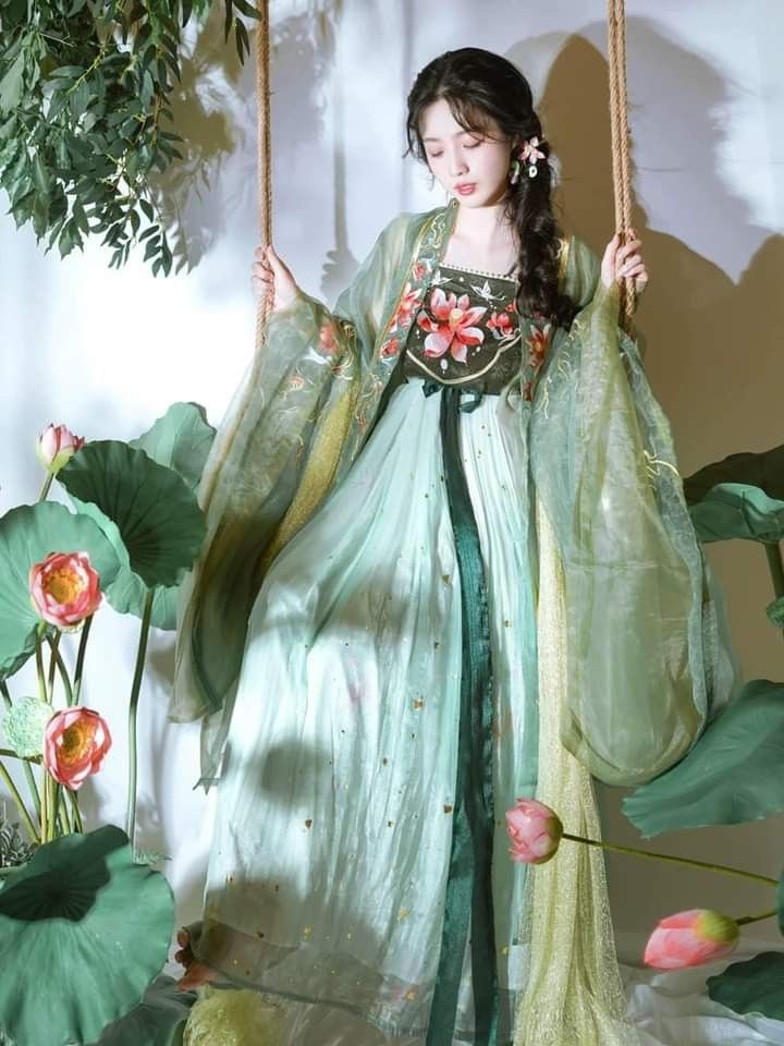 Embracing the Traditional:Styling Hanfu for the Petite 155cm Figure Embracing the Traditional:Styling Hanfu for the Petite 155cm Figure