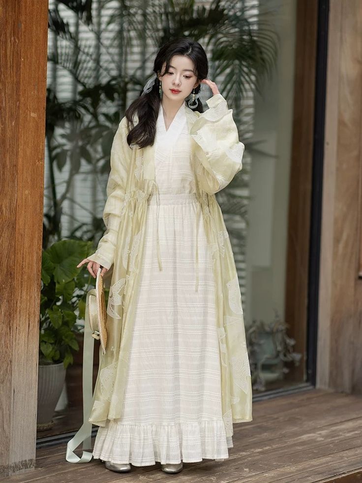 Snow Whites Hanfu Shoes:A Blend of Traditional Elegance and Modern Charm Snow Whites Hanfu Shoes:A Blend of Traditional Elegance and Modern Charm
