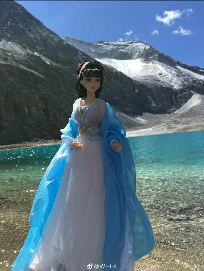 The Elegance of Silk Cheongsam Skirt The Elegance of Silk Cheongsam Skirt