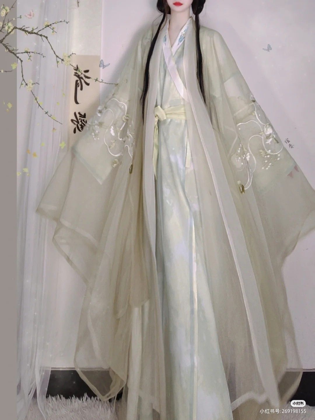 Original Hanfu Styles at No.5 Workshop:A Journey into Traditional Chinese Fashion Original Hanfu Styles at No.5 Workshop:A Journey into Traditional Chinese Fashion