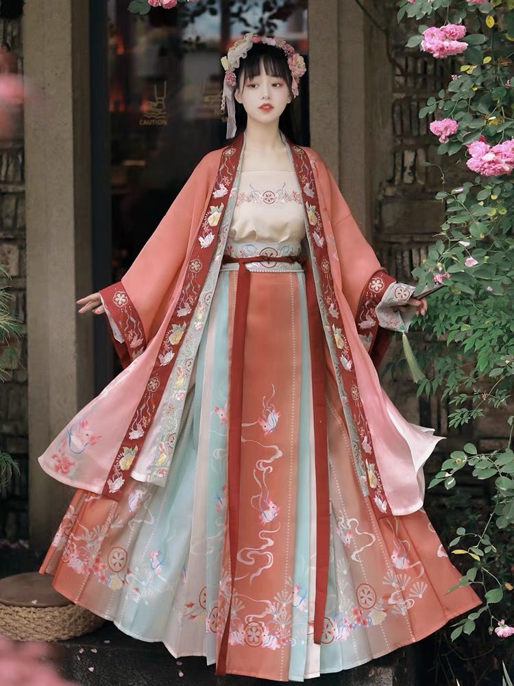 The Elegance of a White Blouse with a Horseface Skirt The Elegance of a White Blouse with a Horseface Skirt