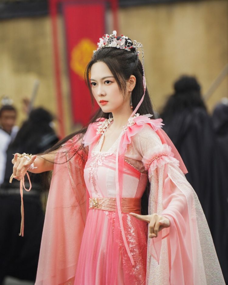 Elegant and Adorable:The Rise of Miniature-Sized Hanfu Wedding Gowns Elegant and Adorable:The Rise of Miniature-Sized Hanfu Wedding Gowns