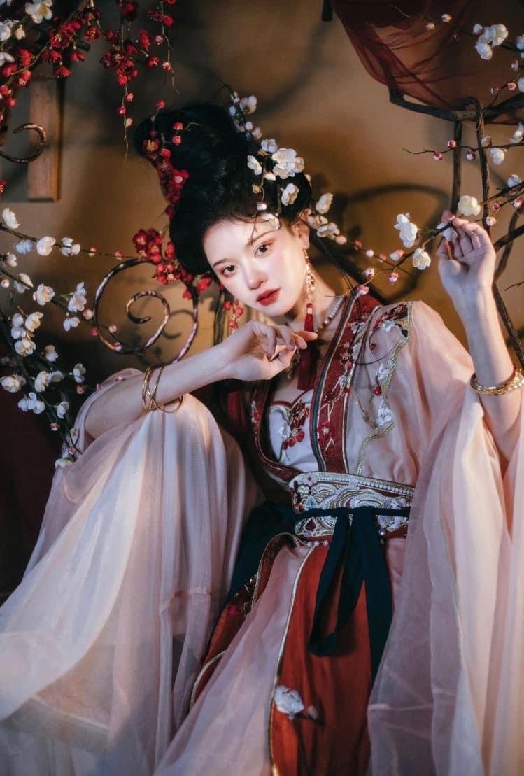 The Splendor of the Miji Horsehide Skirt:A Journey into Traditional Chinese Fashion The Splendor of the Miji Horsehide Skirt:A Journey into Traditional Chinese Fashion