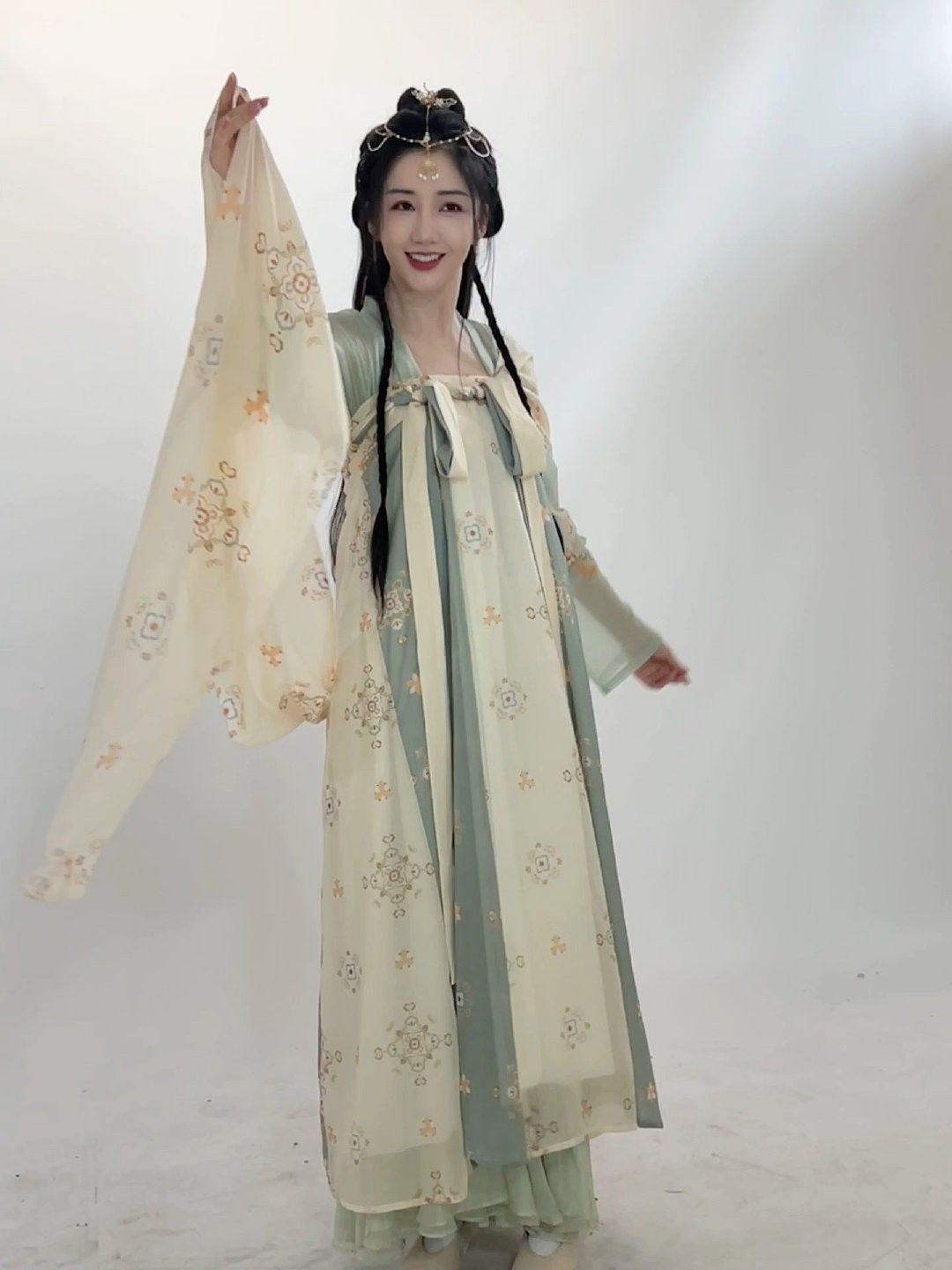 The Splendid Beauty of Yang Yuhuans Hanfu and the Enigma of Lin Daiyu The Splendid Beauty of Yang Yuhuans Hanfu and the Enigma of Lin Daiyu