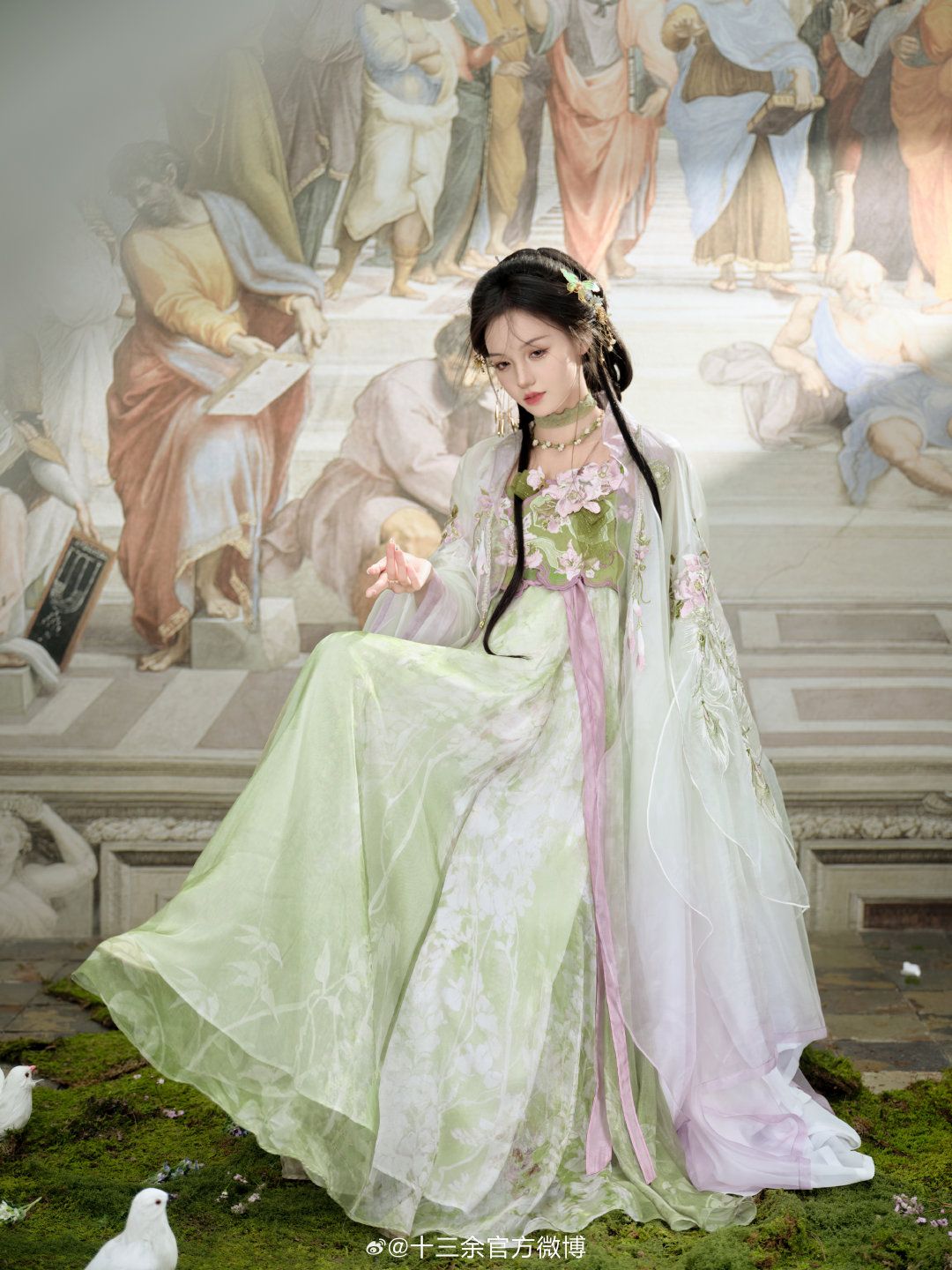 Little Girls in Traditional Hanfu Costumes:A Blend of Fairy-like Charm and Online Celebrity